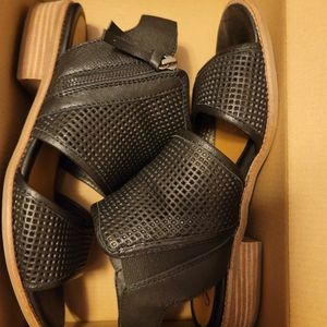 Sofft black sandals size 10